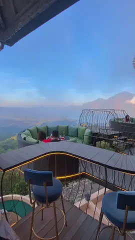 Vibes sore gak kalah sama pagi nya ... Rugi dong kalau gk mampir🤭🤭🤭🤭 #colosseumbali🥰 #restodanhotelkintamani #restoastetickintamani #fyppppppppppppppppppppppp #vibessorehari🌹 