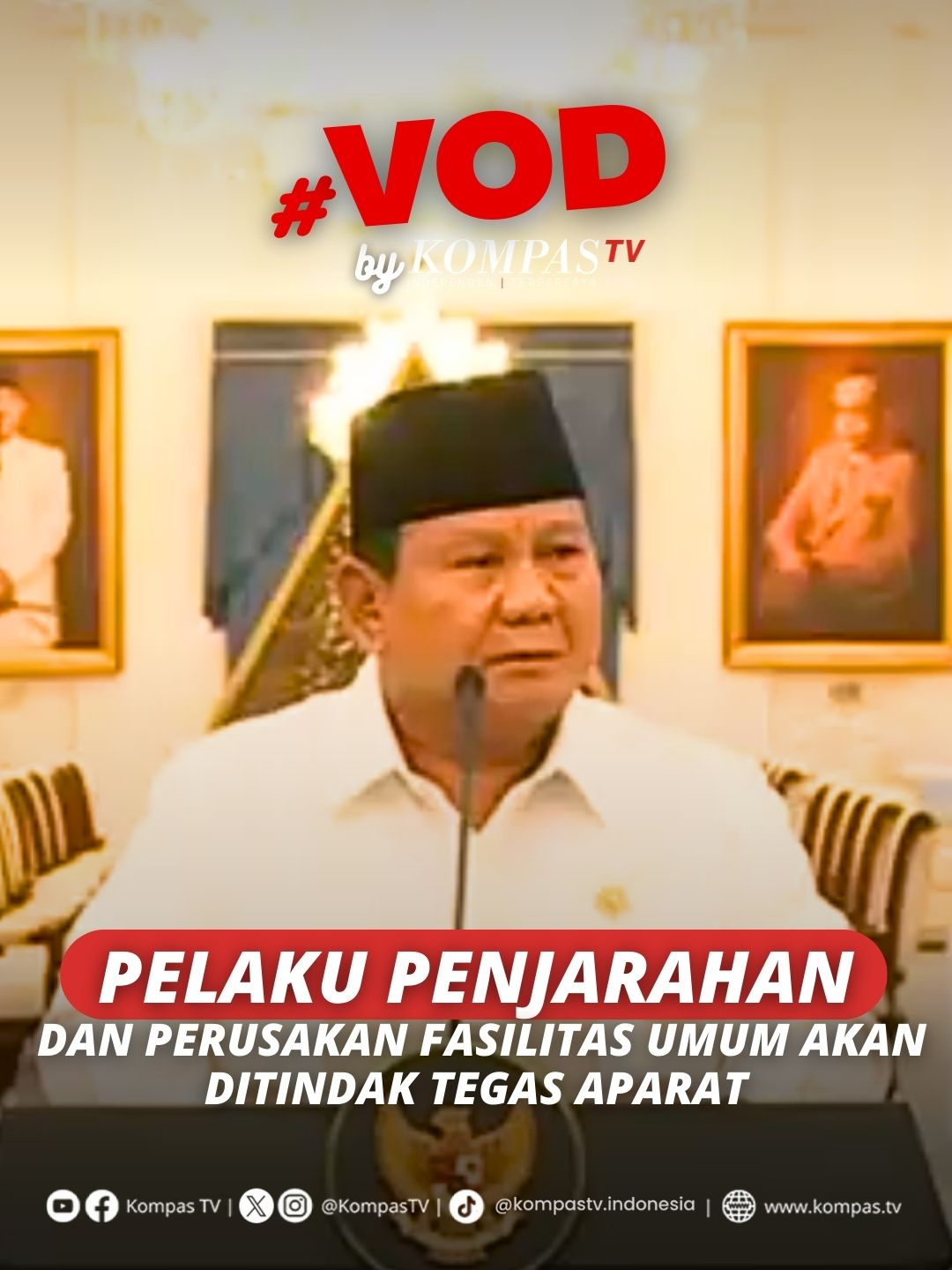 Presiden Prabowo Subianto memerintahkan TNI dan Polri untuk mengambil langkah tegas terhadap pelaku penjarahan serta perusakan fasilitas umum. Menurut Presiden, aksi tersebut merupakan pelanggaran hukum dan tidak sejalan dengan prinsip penyampaian pendapat yang seharusnya dilakukan secara damai. Prabowo menegaskan negara akan hadir untuk melindungi hak-hak rakyat di tengah situasi yang terjadi. Bagaimana pendapatmu? Simak video selengkapnya dan dapatkan berita terkini lainnya di www.kompas.tv serta youtube.com/kompastv #VODKompasTV — Catatan Redaksi: Setiap warga negara berhak menyuarakan pendapatnya. Namun, kebebasan berpendapat harus dilakukan secara damai, tertib, serta jangan terprovokasi untuk melakukan perusakan dan penjarahan.