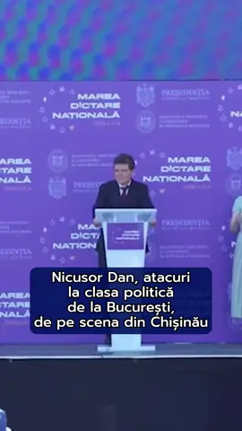 Nicușor Dan este iar în Republica Moldova. Sărbătorește acolo Ziua Limbii Române. Nu a ratat momentul să trimită o săgeată, ironică, către politicienii de la București, pe care i-a trimis la … dictare. Președintele României a vorbit pe scena evenimentului „Marea Dictare Națională”, organizat la Chișinău. Și-a început discursul, cum altfel?!, cu o glumă, spune el. Am putea începe Dictarea Națională, cu clasa politică, de exemplu, a spus președintele României. „Ştiţi că începând din 2011 această zi este celebrată și în România, Ziua Limbii Române, în mod oficial, și poate n-ar fi rău să copiem și „Marea Dictare Națională”, am putea să începem cu clasa politică, de exemplu”, a glumit președintele, pe scena de la Chișinău. #nicusordan #bucuresti #moldova #news #gandul 