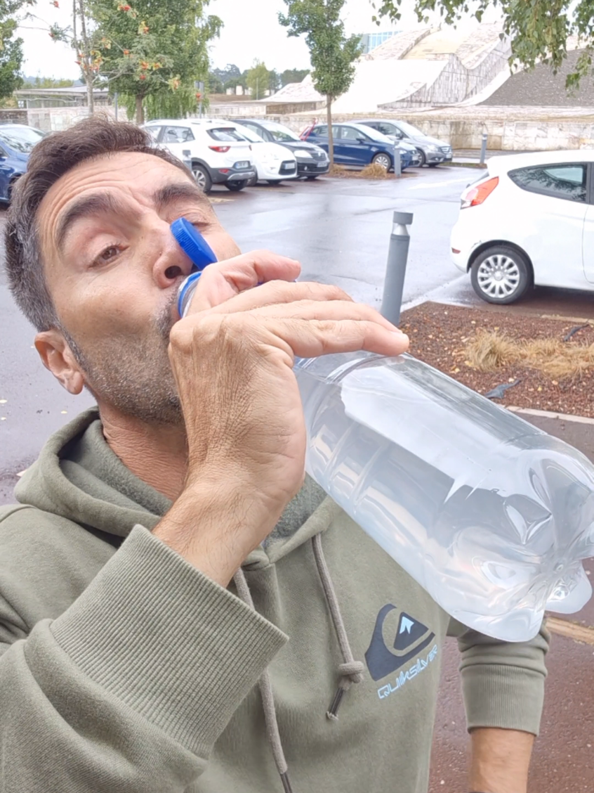 No se os hace raro ya? #Duranadas  #botella #tapon #beber #humorraro ya?     