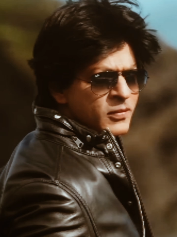 SRK 👑 DILWALE #srk #shahrukhkhan #badshah #king #bollywood #fyp #style #vibes #qoutes #dilwale #creatorsearchinsights 