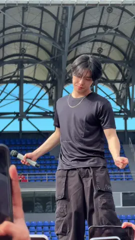 napaka pogi!!! fav fancam from SVTRH Bulacan Day 1🥹 #dino #seventeen17_official #seventeen_right_here #kpop #fyp 