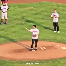 Rumor: The first pitch scene will appear in the new drama Nice To Not Meet You.
