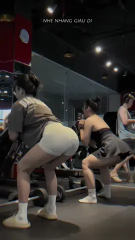 Yêu đương đau lòng quá thì mình chuyển qua đau cơ đii😚#GymLife #gym #xh #fypシ゚ #gymgirl @Đô Con Thích Tập Tạ 