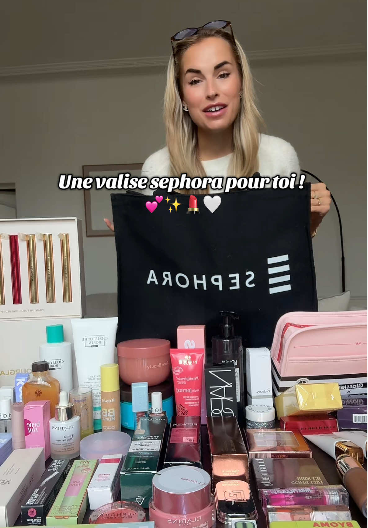 Je ne réalise toujours pas que je peux vous offrir ÇA… une valise sephora entière remplie de mes produits beauté préférés 😻🤍 Pour tenter votre chance : 1️⃣ Suivez-moi ici sur TikTok 🫶 2️⃣ Rejoignez-moi aussi sur Instagram (même pseudo) 📲 3️⃣ Invitez vos amis en commentaire sous cette vidéo pour maximiser vos chances !!  • Dites-moi aussi quel produit vous rêveriez de tester 😍 Je veux tout savoir ! • #BeautyTok #makeupaddict #GlowUp #skincarelover #sephora  