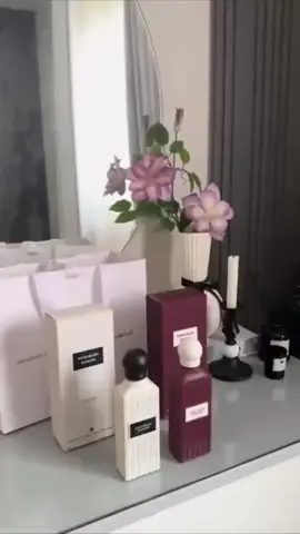 White regent diamond... العطر الذي سيجعلكِ تتلألئين مثل الألماس! 💎✨عطر ( WHITE REGENT DIAMOND ) من إبراهيم القرشي 🤍 حجم العطر :- 200ml  مكونات العطر :-  - المكونات العليا: التين، الهيل، الشاي، خشب الصندل - روائح القلب: القزحية، نجيل الهند -  روائح القاعدة: حبوب التونكا، الباتشولي، الفانيليا العطر للجنسين 🎀💋#الاصلي💯💯💯 #س #الدكتوره #بان #الشعب 