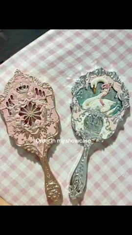 Cute flower knows hand mirror decoration . #foryoupage #handmirror #flowerknowsmirror 