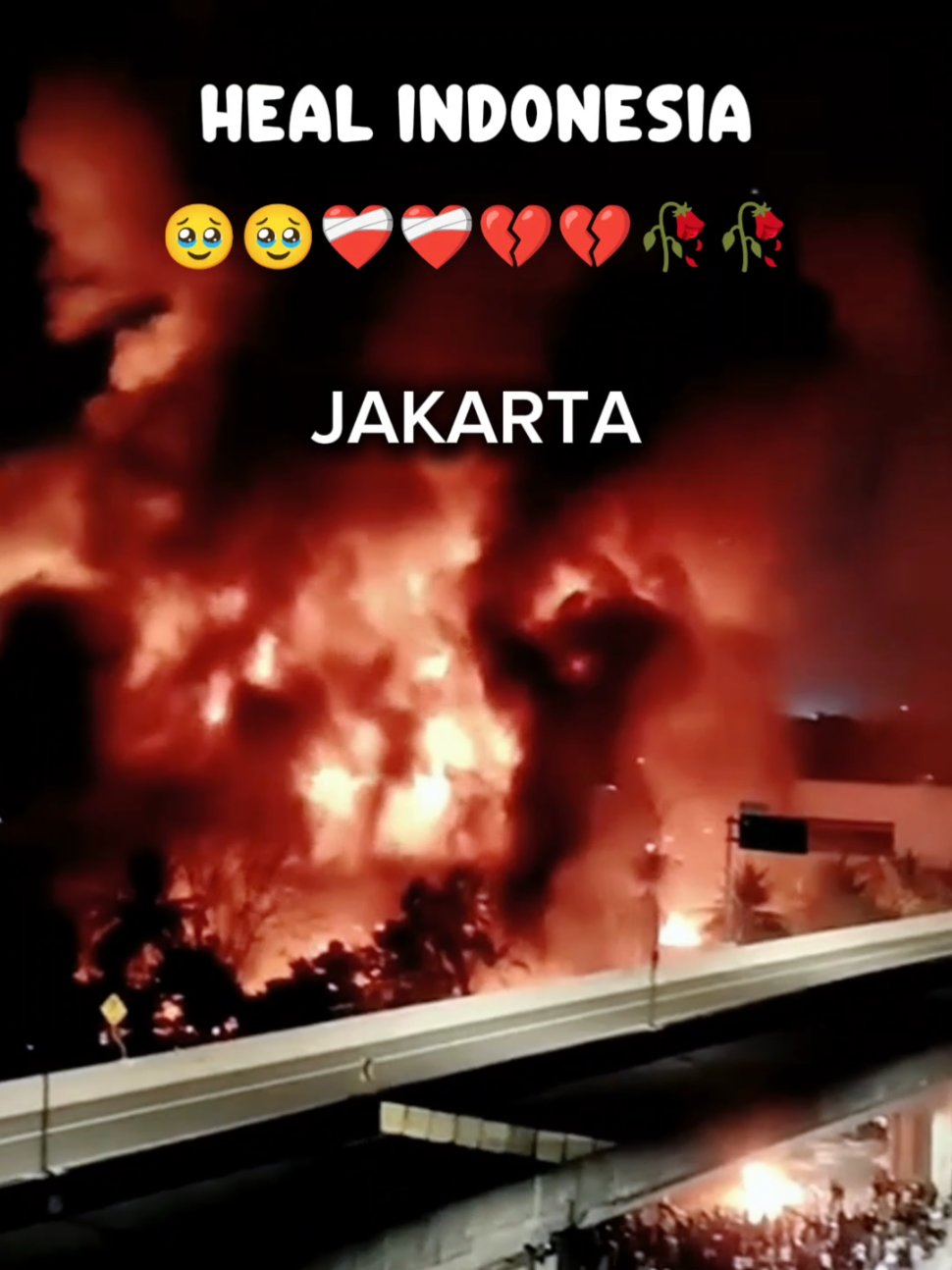 demonstrasi yang berubah menjadi anarki pembakaran dan penjarahan,yuk pulang yuk semuanya istirahat,pulihlah Indonesiaku damai indonesiaku #jakarta #kediri #surabaya #bandung #makasar 