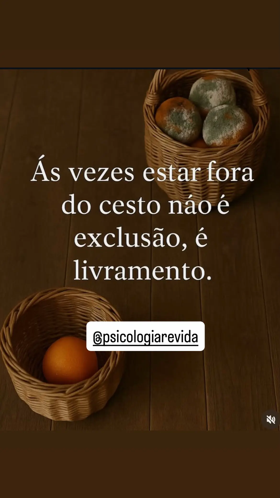 Nem sempre estar de fora é rejeição… muitas vezes é proteção! Na vida, aprendemos que alguns afastamentos não são perdas, são livramentos.  Valorize o lugar que você ocupa, mesmo que não seja dentro do 