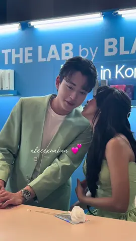 my rabgel is so happy 🥰🫶🏻 @Angela Muji @Rabin  #RABGEL#BEAUTYCON2025