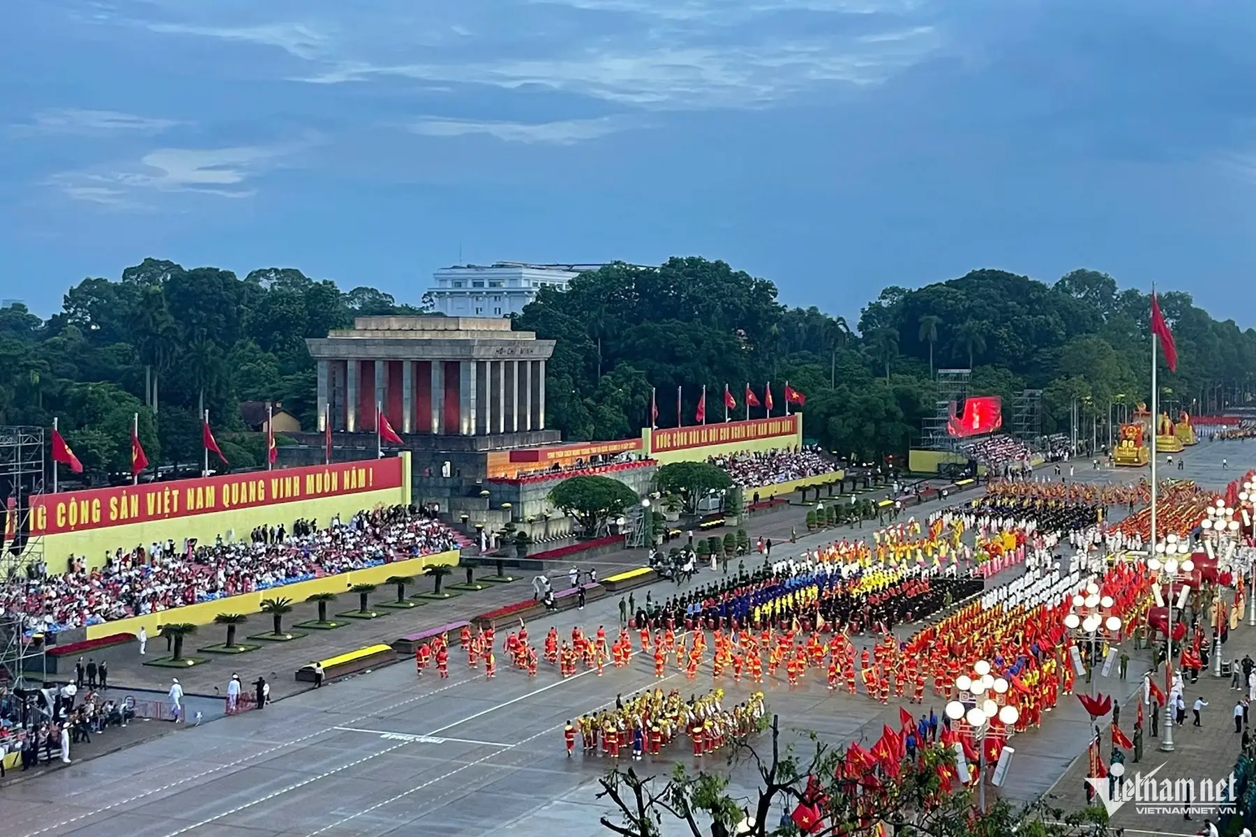MÀN TRÌNH DIỄN TỔNG DUYỆT DIỄU BINH ẤN TƯỢNG MỪNG QUỐC KHÁNH 2/9 🇻🇳 Sáng 30/8, buổi tổng duyệt diễu binh, diễu hành kỷ niệm 80 năm Cách mạng tháng Tám và Quốc khánh 2/9 diễn ra tại quảng trường Ba Đình và trên đường phố Hà Nội trong tiếng reo vui của hàng ngàn người dân. Nguồn: Vietnamnet #tongduyetdieubinh #quangtruongbadinh #kyniem80namcachmangthangtam #quockhanh2thang9 #dieubinhA80 