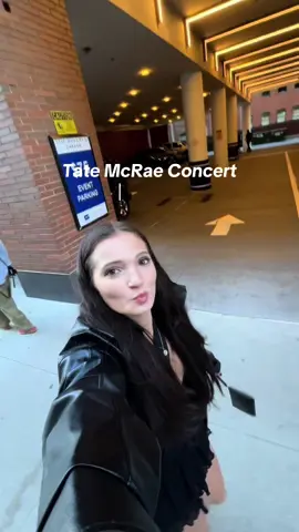 Nothing like a last minute concert 💃✨ #tatemcrae #girls #tatemcraetour 