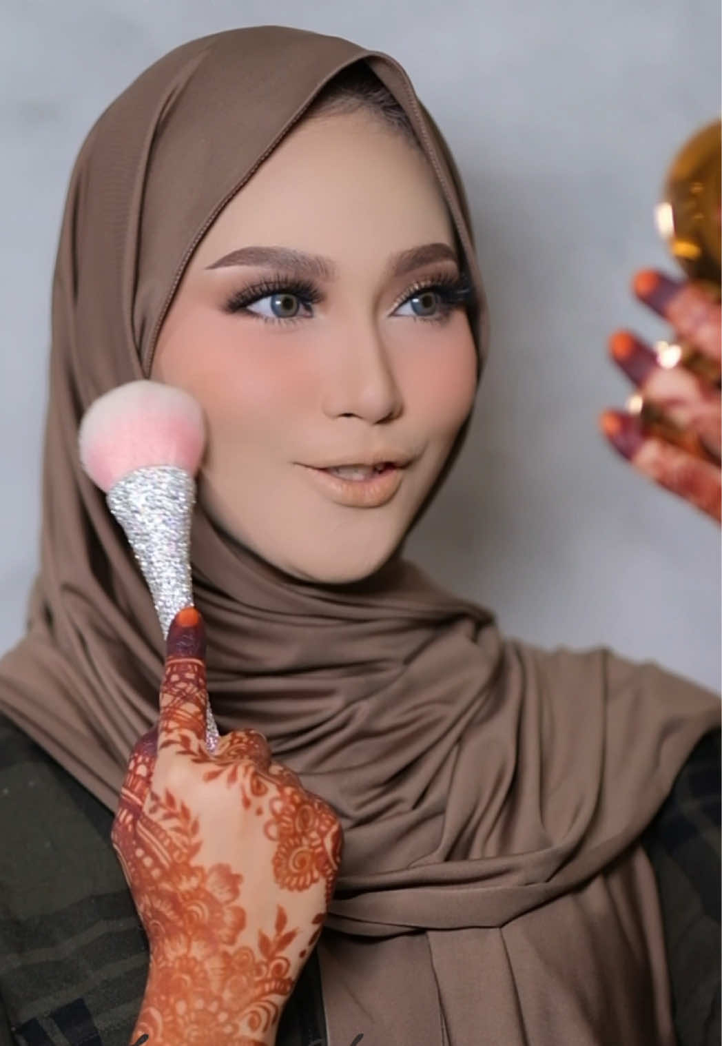 Makeup Akad Nikah & Retouch Reception @vin_vadaq 💕🫶🏻 Thankyou for having me @vin_vadaq ✨🫶🏻  Booking Makeup / Info PriceList WA 081222210752 Makeup By @izayamani (tanpacukuralis) Hijabdo & Acc @izayamani  Kebaya @kayeba_bride  Complexion @ran_cosmetic_indonesia  Lipstick @after.beaute  Lash @cillialash  📸 @zaedstudiopro  Henna @henna_salma  #muasidoarjo #muajakarta #muajogja #muagresik #muagresik       