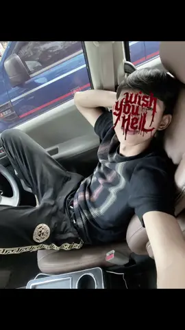 ถูกใจ... ก็อวยเหมือนเทพ ขัดใจ... ก็เหยียบเหมือนหมา พอใจ... ก็สรรเสริญเหมือนพระเจ้า ไม่พอใจ... ก็จิกด่ากัน เหมือนไม่ใช่คน ชอบ... ก็เชียร์ปาวๆ ไม่ชอบ... ก็นินทาลับหลังเหมือนกินข้าวทุกมื้อ” โลกจริงมันมีสองด้าน อย่าไปหลงคำคน... มันเปลี่ยนหน้าเร็วกว่าสภาพอากาศ 😎#อย่าปิดการมองเห็น #fyp #ฟีดดดシ #ลพบุรี 