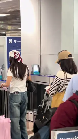 Caminhei com Freen e Becky no aeroporto até o embarque para o México ✈️💙💚 Um sonho realizado na LATAM Tour! ✨ #FreenBecky #LATAMTour #Mexico #FreenBeckyBrasil