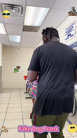 Fake Dog Prank 🥳🦮🤣#usa #funny #funnyvideos #tiktok #funnytiktok #scary #scare #prank 
