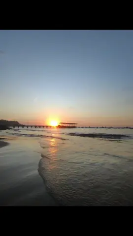 EN: Which do you prefer, sunrise or sunset? ES: ¿Qué prefieres, amanecer o atardecer? #Mancora #PlayaPeru #Atardecer #BeachLife #ForYou