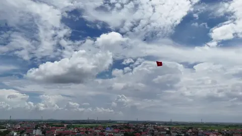 Đú 2/9 với drone kéo cờ :)