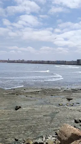 البحر مصدر الطاقة الإيجابية 