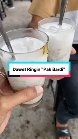 Part 124 - Syahdu silir jajan dawet di bawah pohon ringin, rasa lumayan OK harga murah meriah 📍Dawet Ringin 