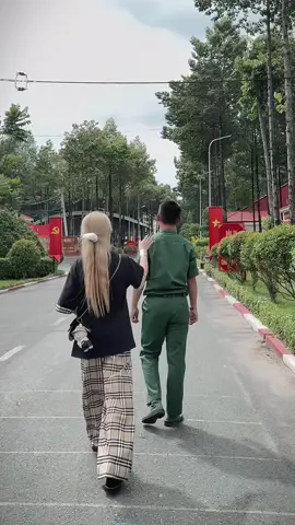 Nghe nói trend bế ngiu này đang hot nha… cũng đú vs người ta hihihi🥰@tao là híu 💕#xuhuong #trending #fyp #nvqs 😅