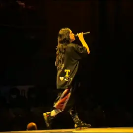 birds of a feather 💛💫✨️ #billieeilish #birdsofafeather #concert #fancam 