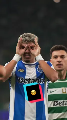 A responder a @Susana Marinho então pega lá mais um ângulo 😅 que golaço, William Gomes 🤓 #FCPorto #TikTokDesporto 