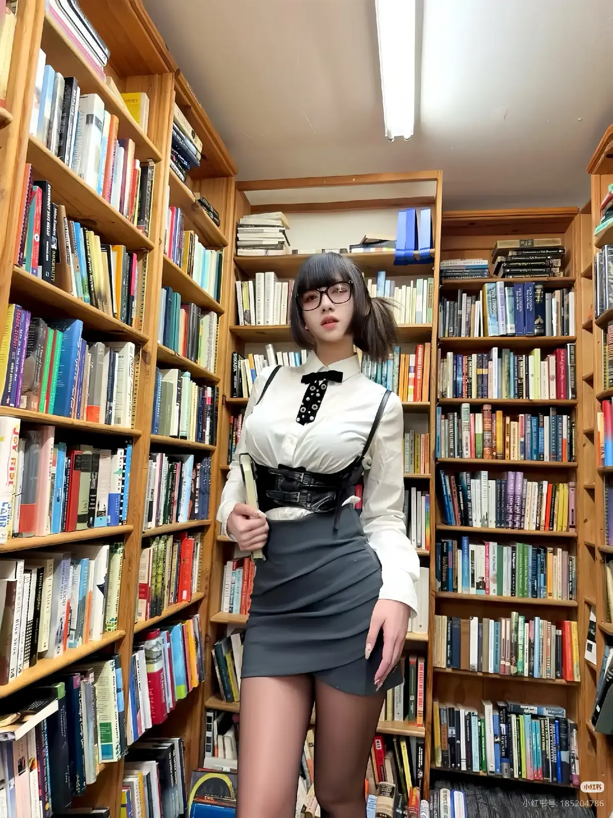 你的麻辣女教师上线, 挑战下职场海妖风的教导主任👩‍🏫 春天来了, 西雅图又到了一直下雨的🌨天气了, 周末只能在室内逛一逛, 书店📚也是不错的去处 📚地址: Twice Sold Tales 📚书店: 书店挺大的,主要收和卖二手书 📚时间: 每天11点到晚上8点 📚停车: 街旁边有很多街趴的地方, 离得很近的地方也有付费停车场 🅿️