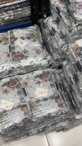 Halloo bestii 💃🏻💃🏻 Mau aku infoin nihh, kalau motif standar terbaru dari zaryta scarf masih ready nih. biar gak kehabisan, yuk langsung dicekout bestii. bisa juga untuk seragaman 🤩🫰🏻 #promomakangajian #xybca #fypage #fyp #kerudung 