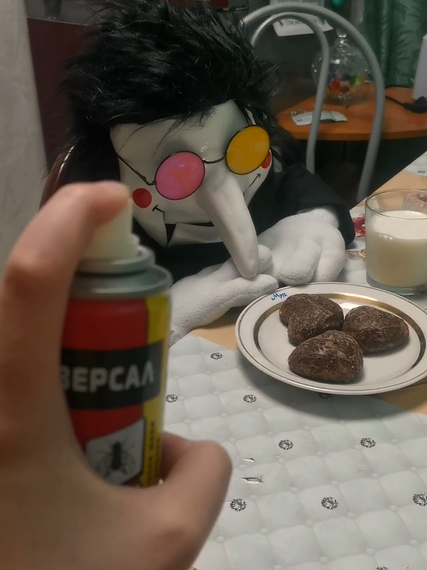 Oh no spmaton broke into my house⁉️ #spamtongspamton #deltarune  #puppet #Muppet #puppeteer #spamton #topseller #1997 