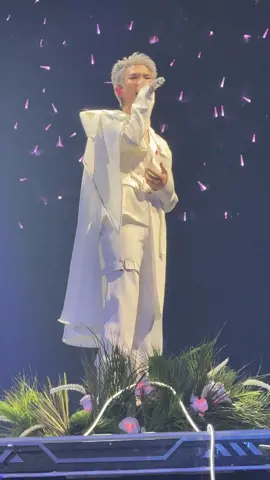 Don’t crying baby 😭😭 Your dad must see you up there and miss you too na Fot He must be proud of you🤍🫂  Geng mak luk👏🫶( Cr.nongsiii)#GFAWAKEConcertD2 #GFAWAKEConcert #Fourthnattawat 