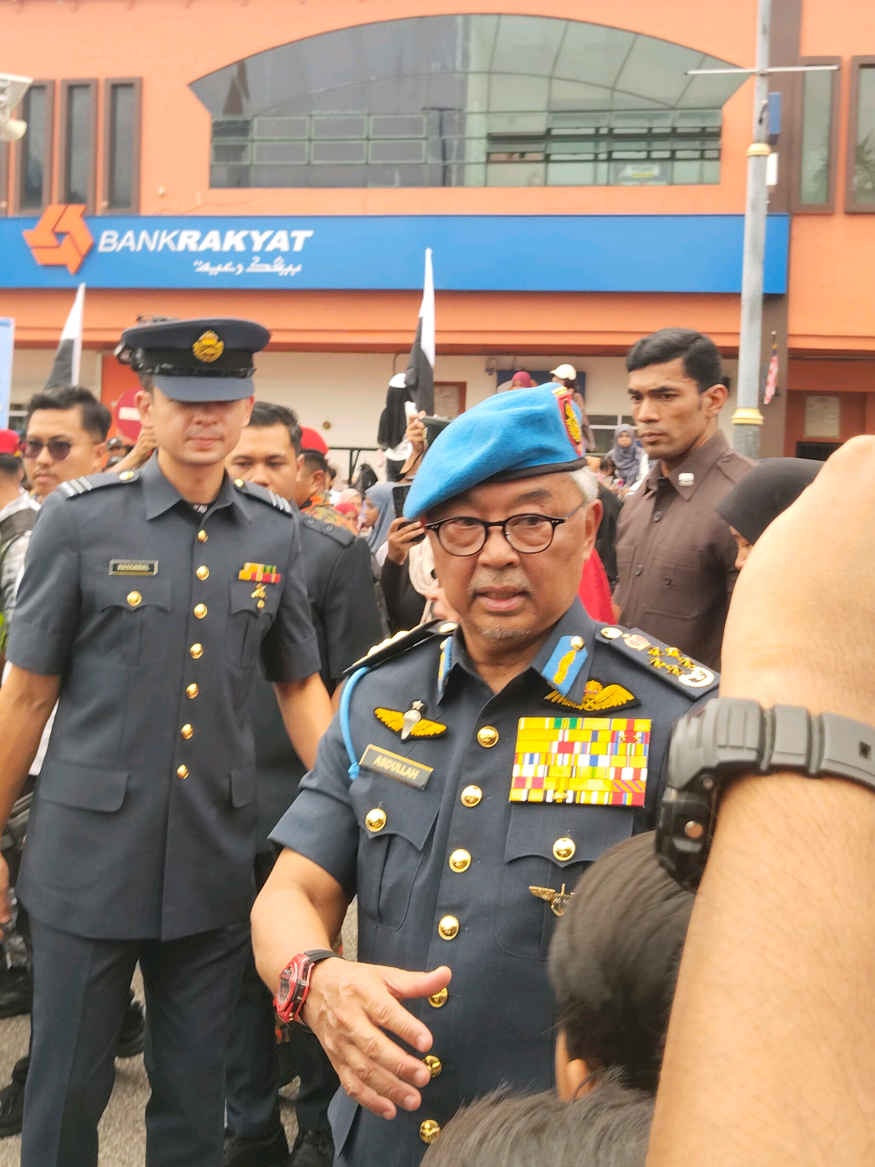 Comel betul gelagat tengku Adam,Tengku Nuh,Tengku sulaiman duduk atas tangga stage tgk perarakan merdeka td🥰😂 #royalfamilypahang  #tengkuhassanalibrahimshah  #tengkuadamibrahimshah  #tengkuahmadismailmuadzamshah  #merdeka2025 