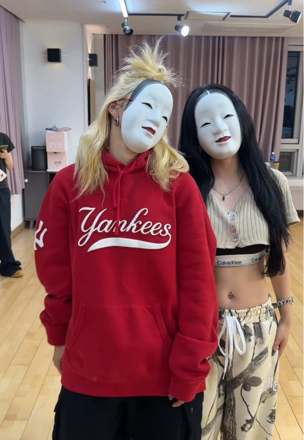 Ojo Gang being weird again 😂  This is the item we didn’t use for the mission ❤️‍🩹!! See you sooooon midoriz on the WSWF tour!! 💚✨ #swf3 #ojogang #osakaojogang #swf  #오사카오조갱  