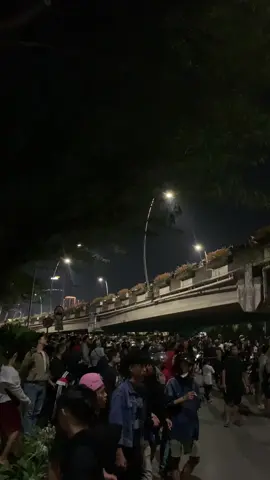 untuk terkini keadaan masih kondusif di kolong flyover smb  #bekasi #demo #dpr 