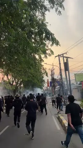 demo di depan polres Bekasi kota sore Minggu 31 Agustus 2025 mulai pecah #fyp #viraltiktok #bekasi #demo #indonesia🇮🇩 