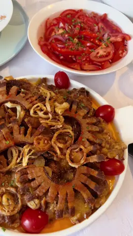 Ha jönnek a gyerekek🥰❤️ Orjaleves, cigánypecsenye, natúr csirkemell, cornflakes csirke, sütőben sütött töltött káposzta édeskáposzta levélben csomborral, sült krumpli, krumplisaláta, paradicsomsaláta, kovászos uborka a desszert baracklekváros  piskótatekercs❤️ #familytime #lunch #fyppp #foryoupage❤️❤️ #fypシ゚viral🖤tiktok