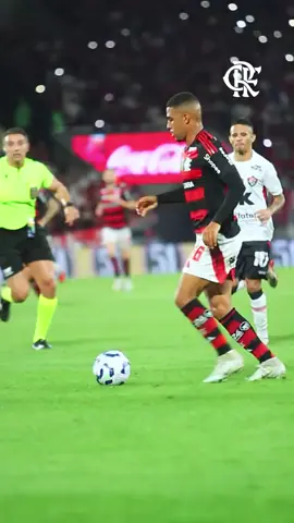 Um golaço de Pedro contra o Vitória! #10futebolarte #pedroguilherme #flamengo #flamengosempre #flamengooooo 