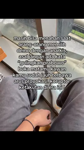 logic, “di era jokowi tidak se chaos ini karena tikus” itu masih bersarang nyaman” dan di era prabowo hama itu mulai di porak porandakan secara senyap dan lu masih buta? #demodpr #jakarta #indonesia🇮🇩 #prabowo 