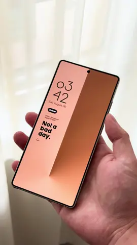 Minimalist home screen with a dynamic clock widget — simple yet really engaging. Should I send you a quick tutorial? #s25ultra #androidcustomization #phonewallpaper #widgets #hintergrundbilder 