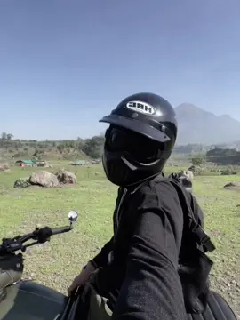 Pesona cowok helm cakil 🏍️ #fyp #caferacer #motorcustom #scorpio225 #helmcakil 