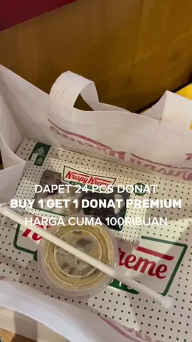 Menurut kalian kalo mau beli donat yang premium 2 lusin kira-kira bakal abis brp ya? Drop di comment menurut kalian bakal abis berapa ya buat donat 2 lusin premium ini Kalo lagi jalan-jalan di mall pasti sering liat dan lewat toko donat satu ini  @Krispy Kreme @Krispy Kreme Indonesia udh terkenal dengan donat nya dengan kualitas yang premoum dan pilihan rasa yang banyak - variatif Kalo beli donat di sini selalu bingung mau pilih rasa yang mana karena semuanya best seller Tapi untung aja sekarang ada buy 1 get 1 jadi kalo beli 1 box isi 1 lusin/12 pcs donuts dapet free 1 box donuts , total jadi dapet 24 pcs donuts Save & share video ini jadi mau potluck atau traktiran bisa jadi hemat Follow me for more info and updates ya #promomakangajian #goacademydining #donatviral #donutshop #SnackTime 