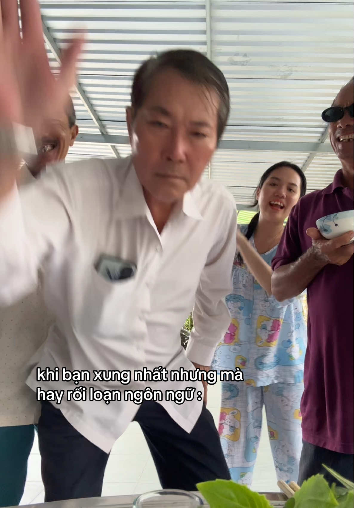 kéo ra cho đông mà nói chiện cà lăm là sao trờy 🥴