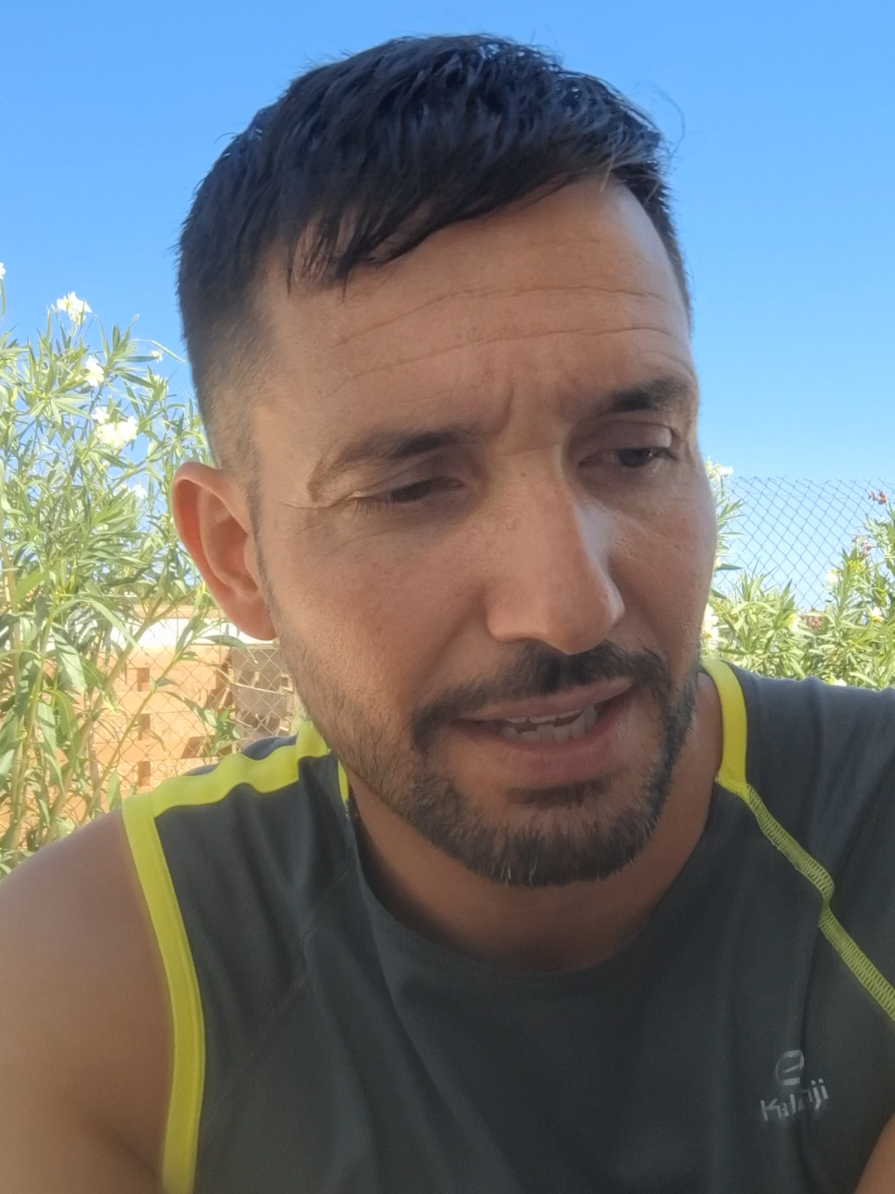 Comparto con vosotros esta reflexión. Todos los dias escuchamos decir que hay muchas enfermedades porque comemos mierdxs , y no falta razón,  pero tampoco nuestros dirigentes facilitan que podamos comer más sano, no se fomenta el consumo de frutas, carne, hortalizas y verduras de cercanía,  de las huertas de nuestros pueblos. Las plazas de abastos se han convertido en meros supermercados o mercados gastronómicos, que está genial, pero no deberían perder jamás su esencia, el ser un lugar donde hortelanos, campesinos puedan acudir cada mañana a vender sus recolectas.