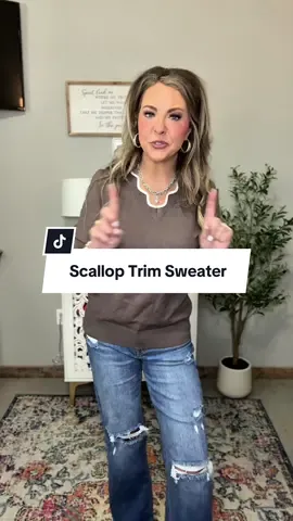 The v-neck sweater from @OFEEFAN with a super cute scalloped trim! This one is perfect for fall transition since it’s not too thick! It’s also buttery soft! #vnecksweater #scalloptrim #lightweightsweater #falltransition 