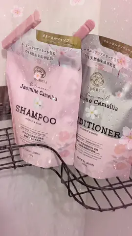 Tóc thơm tóc mượt là thấy tự tin 80% rồi á. Mình mới cắt tóc và đang chăm lại, thấy dùng em này tóc đỡ rụng hơn oki lắm🥰 gội đầu xong thơm cả phòng luôn #yoneya #yoneyagirl #daugoinhatban #daugoiyoneya #haircare