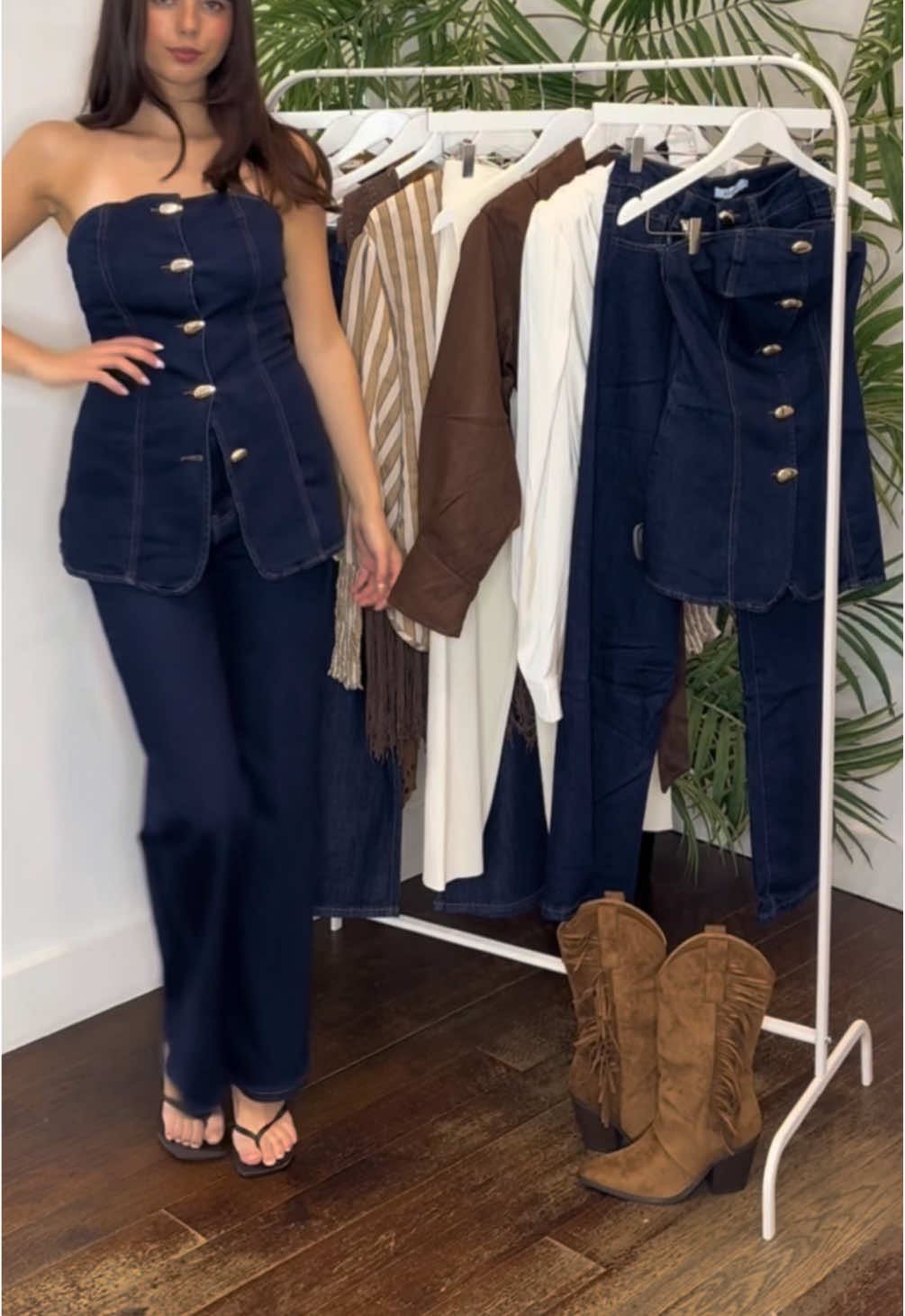 Jumpstarting Your Transitional Wardrobe… with dark denim, suede & cream!🤎 Discover more at www.theendboutique.com #womensfashion #fashion #railvideo #newcollection #fashioncollection 