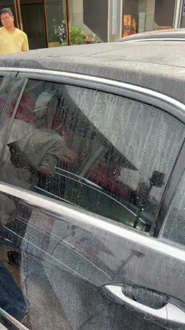 There are small water droplets attached to the mirror after the rain, and the rearview mirror is blurry. It is recommended to try this thing.#car #carcleaning #rainydays #oilfimcleaner #secondhandcar #rearviewmirror #usa🇺🇸 