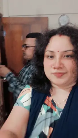 ভালোবাসা মানে কখনোই বাঁধন নয়, বরং মুক্তির স্বাদ দেওয়া। কাউকে ভালোবাসলে তাকে আকাশের মতো বিস্তৃত স্বাধীনতা দিতে হয়, যেন সে নিজের ডানায় ভর করে উড়তে পারে। কারণ আমি জানি—যে সত্যিই আমার, সে হাজার উড়াল দিয়েও আবার আমার কাছেই ফিরে আসবে। আর যে ফিরে আসে না, সে তো কোনোদিনই আমার ছিল না, তার জন্য আঁকড়ে ধরা বৃথা। আসলে ভালোবাসার সবচেয়ে সুন্দর রূপ হলো আস্থার মধ্যে স্বাধীনতা, যেখানে সম্পর্ক থাকে শিকলহীন, অথচ টিকে থাকে সবচেয়ে দৃঢ়ভাবে।