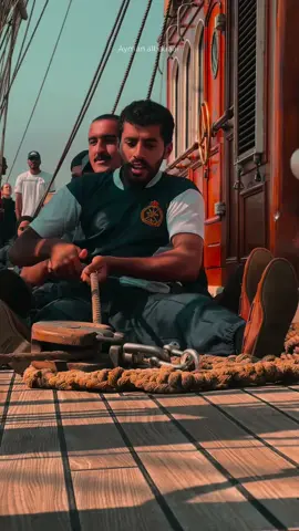 العزيمة والإصرار وروح التعاون بين طاقم السفينة 🇴🇲⚓️