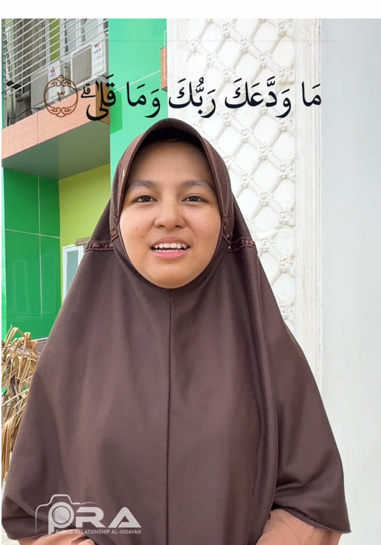 Kadang kita ngerasa sendirian, padahal Allah selalu ada. 🌙✨ Setiap doa, setiap sabar, setiap ikhlas — semua ada dalam pandangan-Nya. Masalah boleh besar, tapi kita punya Allah yang Maha Besar. 🌿 Tenang aja… bersama doa ada jawaban, dan bersama kesulitan pasti ada kemudahan. 🤲✨